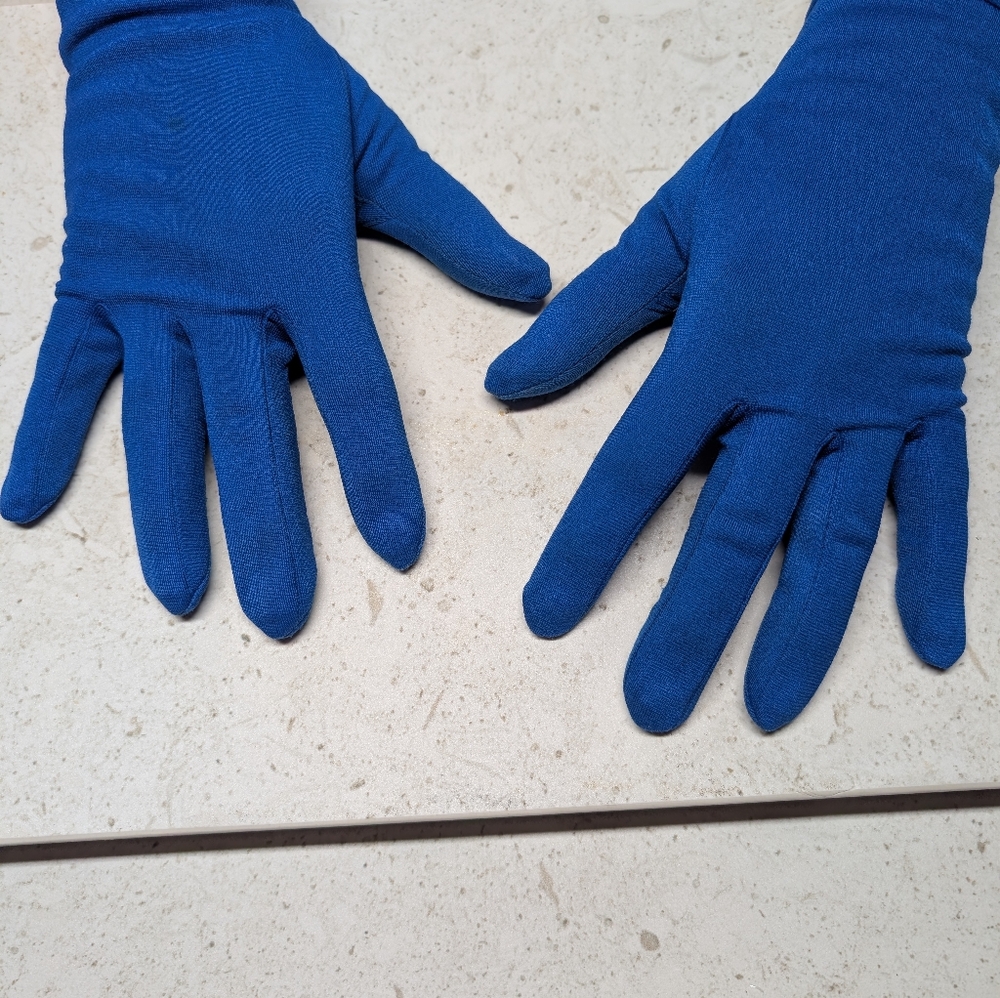 Vintage Women's Blue Formal Or Costume Gloves With Delicate Button At The Wrist - Picture 2 of 8